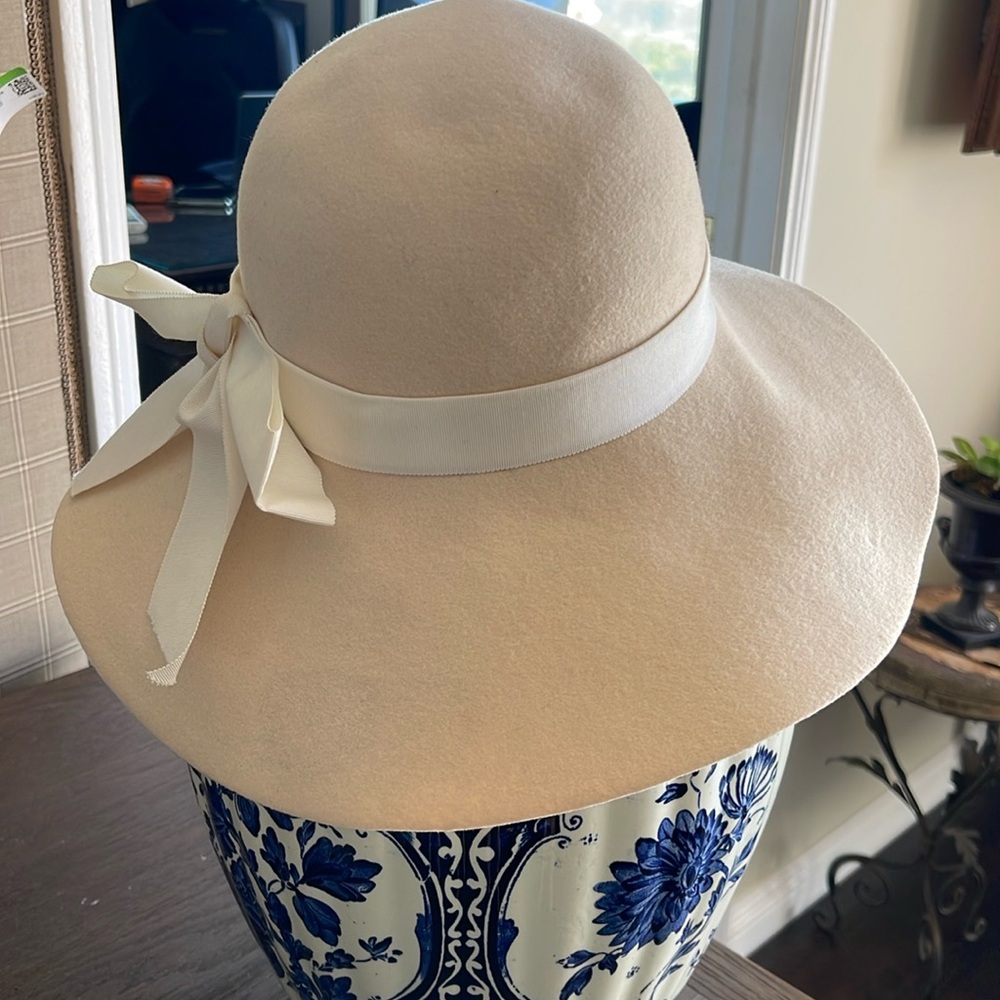 Vintage Leslie James California Wool Felt Cream Hat